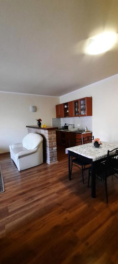 Bástya Apartmanház Sarvar Exterior foto