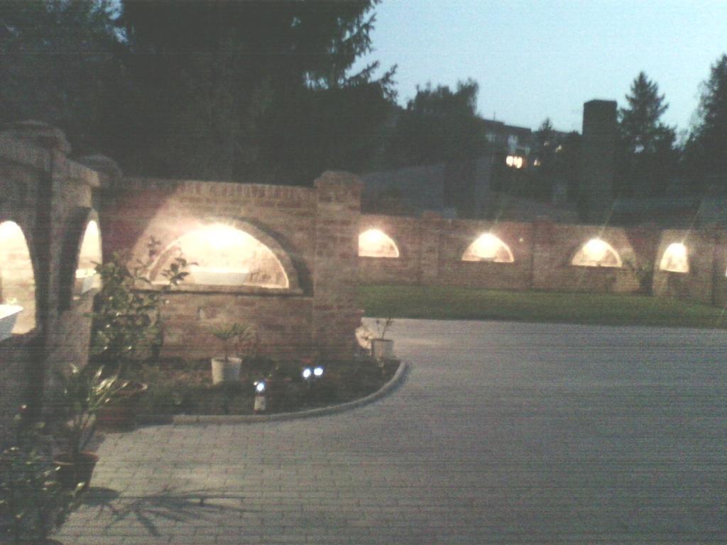 Bástya Apartmanház Sarvar Exterior foto