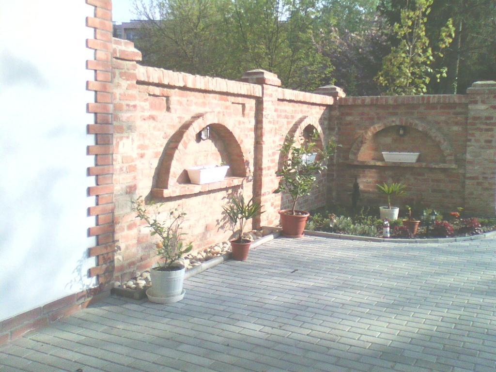 Bástya Apartmanház Sarvar Exterior foto